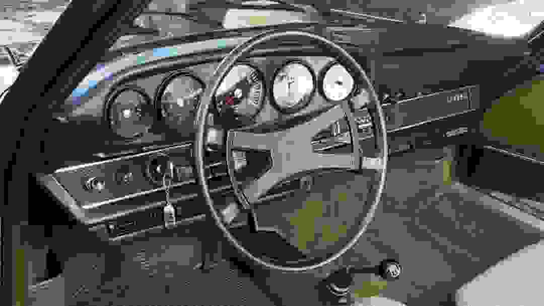Porsche 911 S interior