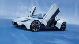 Small 16861 MaseratiMC20 uai