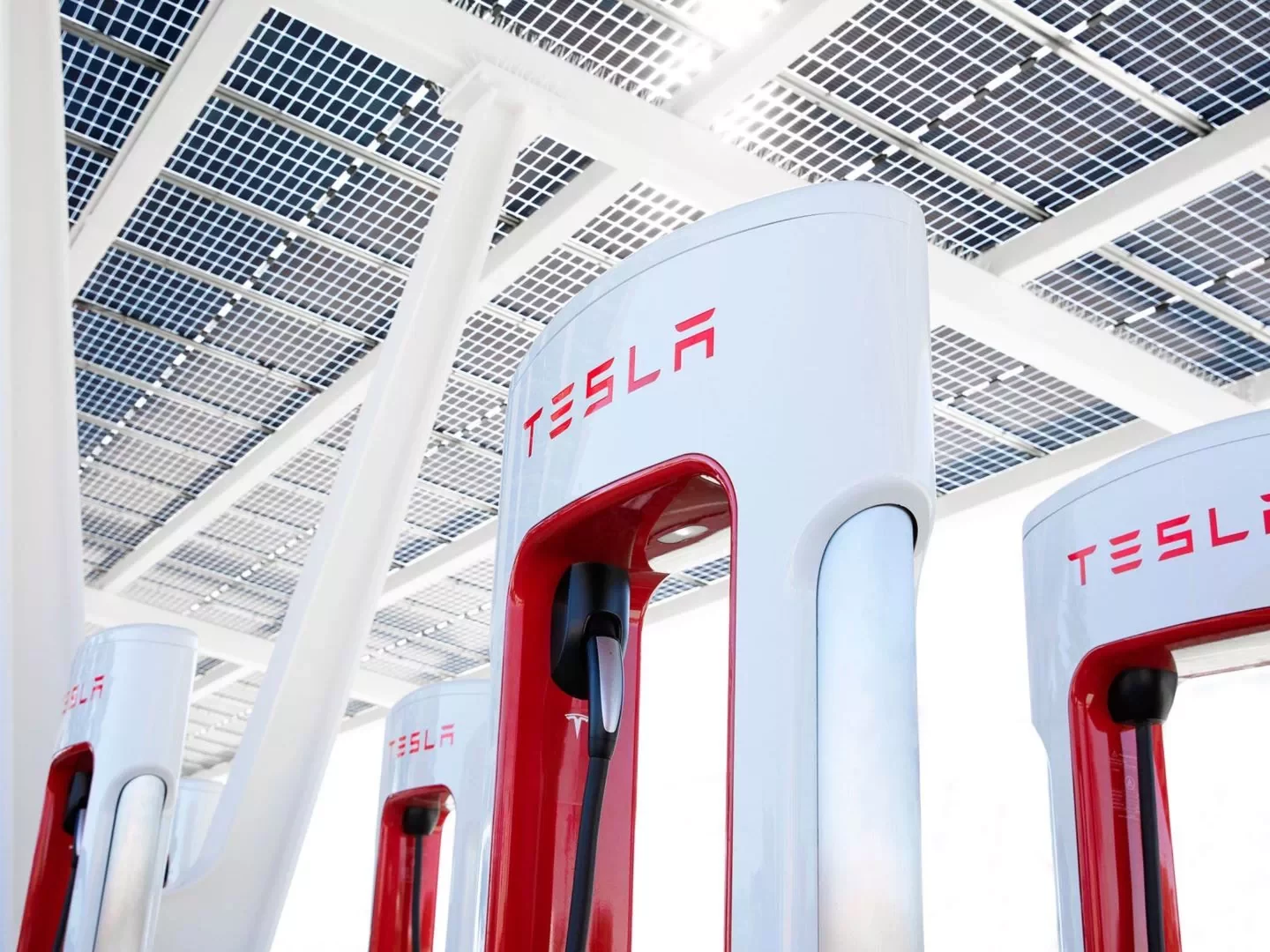 2024 Tech guide: how do electric cars work? 6 Tesla supercharger
