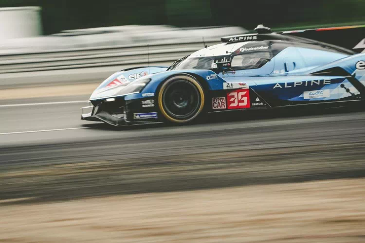 Alpine A424 during qualifying