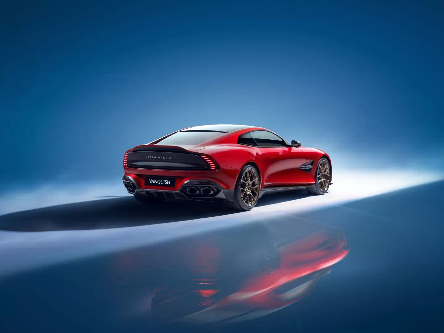 2024 Aston Martin Vanquish: 842 HP and 1000 Nm 3 2024 Aston Martin Vanquish 3/4 rear view