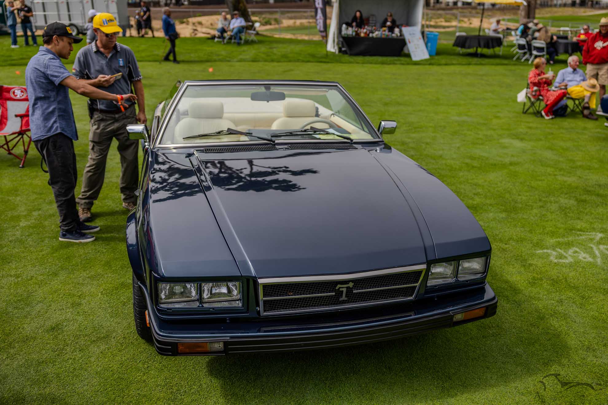 Dark blue De Tomaso Longchamp GTS Spyder